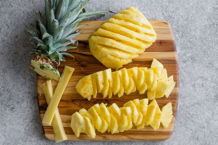 How-to-Cut-Pineapple-6.jpg