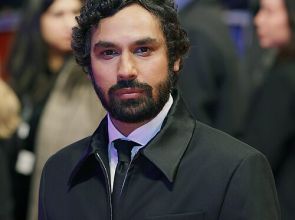 ဆေးဖိုး၊ ကျောင်းစရိတ် လိုအပ်နေသူတွေအတွက် အမည်မဖော်ဘဲ ကူညီပေးနေတဲ့ မင်းသားနေယာ