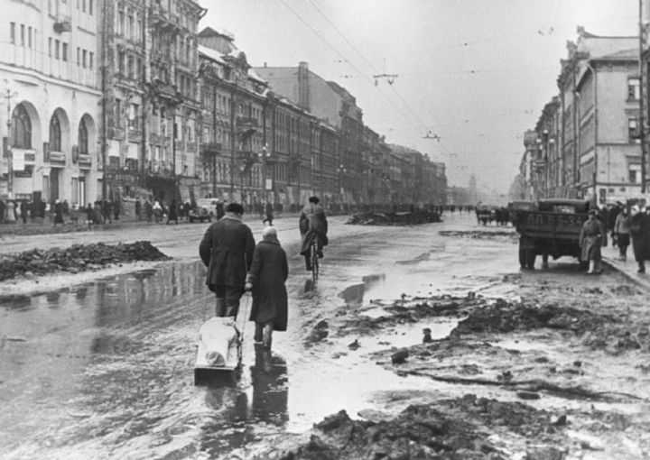 RIAN_archive_324_In_besieged_Leningrad.jpg