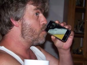 ဟာသလုပ်ပြီး တီထွင်ခဲ့တဲ့ iBeer App ကနေ ဝင်ငွေသန်းချီ ရခဲ့သူတစ်ဦး