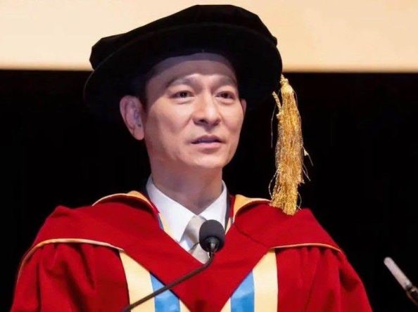 ဟောင်ကောင်တက္ကသိုလ်ကနေ ဂုဏ်ထူးဆောင်ပါရဂူဘွဲ့ ရရှိခဲ့တဲ့ အန်ဒီ လော
