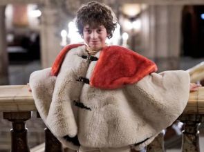 Paris Fashion Week မှာ ဝတ်စုံစုစည်းမှုကို ပြသခဲ့တဲ့ အသက် ၁၀ နှစ်အရွယ် အသက်အငယ်ဆုံးဖက်ရှင်ဒီဇိုင်နာလေး