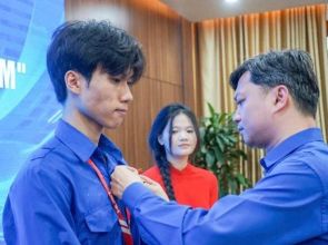 Gym ကအပြန် မီးလောင်နေတဲ့ အဆောက်အဦးထဲကလူတွေကို ကယ်တင်ပေးခဲ့တဲ့ လူငယ်လေး