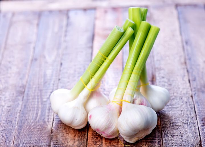 garlic-on-wooden.jpg