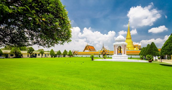 grand-palace-in-bangkok-thailand-PHSGZVD.jpg