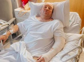 ဘွန်ဒီကမ်းခြေမှာ သေနတ်သမားကို ဝင်လုံးပြီး သေနတ်လုခဲ့တဲ့ သစ်သီးဆိုင်ရှင်အတွက် အလှူငွေ ကန်ဒေါ်လာ ၂.၁ သန်း ရရှိထား