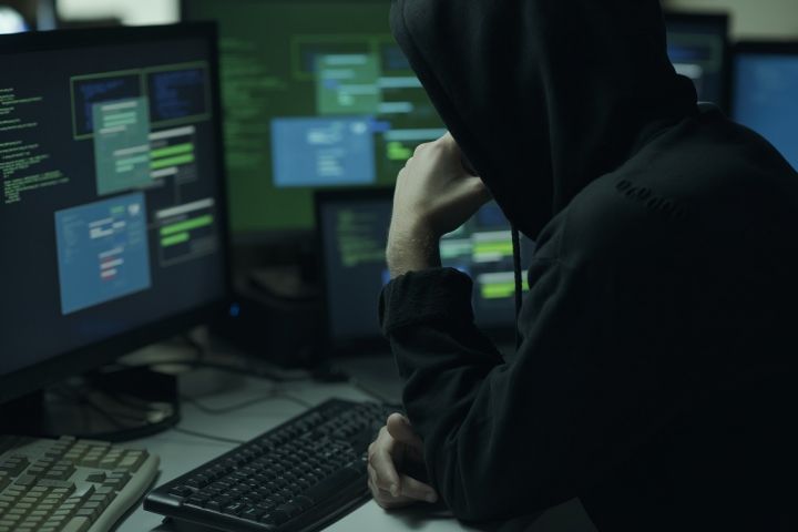 hacker-with-hoodie-working-with-a-computer-V2Q7A84.jpg
