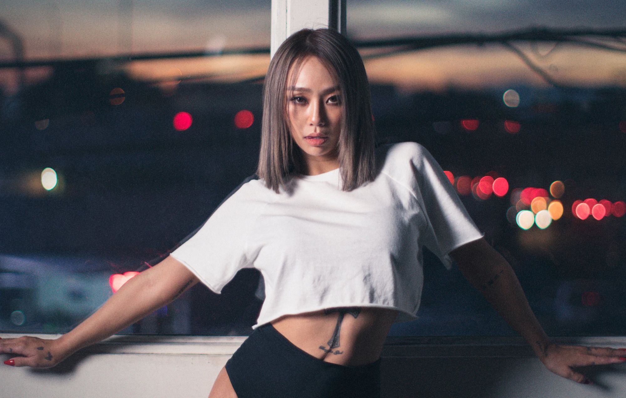 hyolyn-layin-low-new-single-jooyoung-music-video-20220112.jpeg