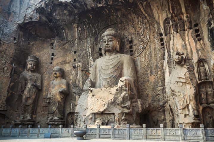 locana-buddha-statue-niche-PEKDEUF.jpg