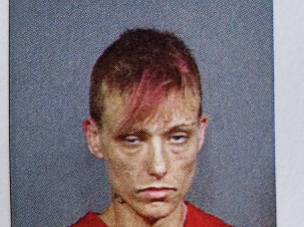 မူးယစ်ဆေးစွဲနေတဲ့ အိမ်ရာမဲ့အဖြစ်ကနေ ဘွဲ့ ရခဲ့တဲ့ အမျိုးသမီး