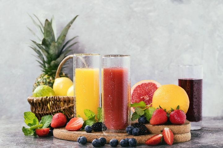 orange-blackcurrant-and-strawberry-juice-T8XQRAF.jpg