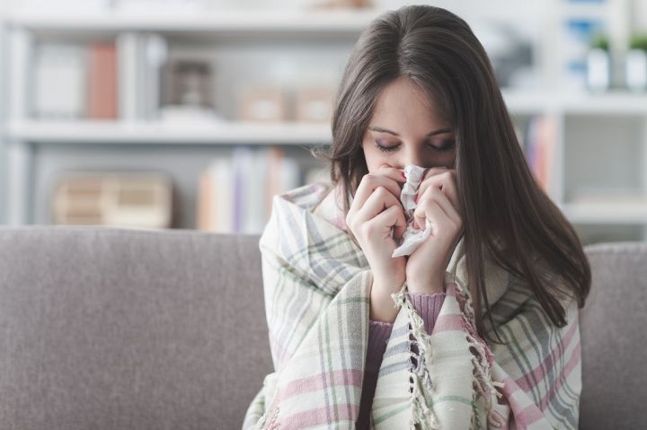 sick-woman-with-flu-KPG83JH.jpg