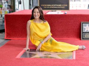 ဟောလိဝုဒ်ကျော်ကြားမှုအထိမ်းအမှတ်လျှောက်လမ်းမှာ ကြယ်ပွင့်လက်ခံရယူခဲ့တဲ့ မီချဲလ်ယို