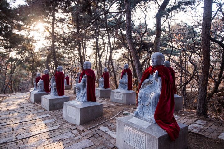stone-monk-statues-wearing-mantles-at-chinese-P5W9L28.jpg