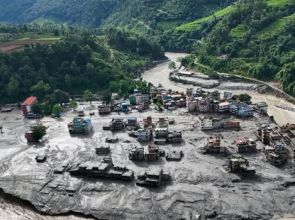 တိဘက်နဲ့ နီပေါနိုင်ငံကြား ရေကြီးရေလျှံမှုမှာ လူ ၁၆၀ ကျော် သေဆုံးပြီး လူ ၁၃၀၀ ကျော် ပျောက်ဆုံးနေ
