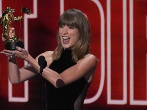 MTV VMAs သမိုင်းတစ်လျှောက်မှာ ဆုအများဆုံးရရှိတဲ့ အဆိုရှင်ဖြစ်လာတဲ့ တေလာဆွစ်ဖ်