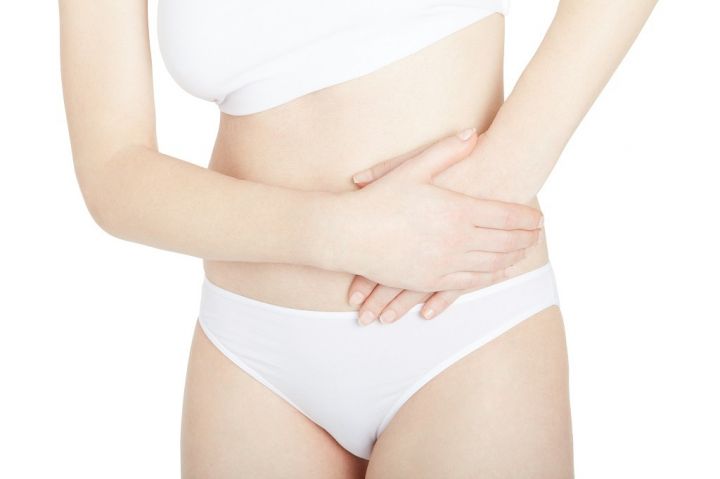 woman-with-lateral-abdominal-pain-isolated-on-PD2RBHX.jpg