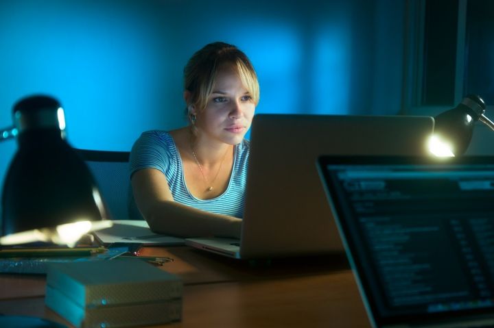 woman-writing-on-laptop-computer-late-at-night-PUGN7MU.jpg
